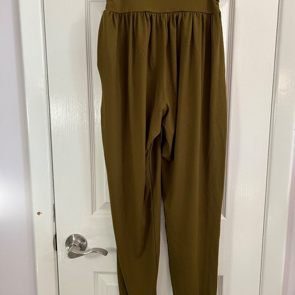 DIBAOLONG -ARMY GREEN  Yoga Joggers with Pockets - Picture 3 of 8